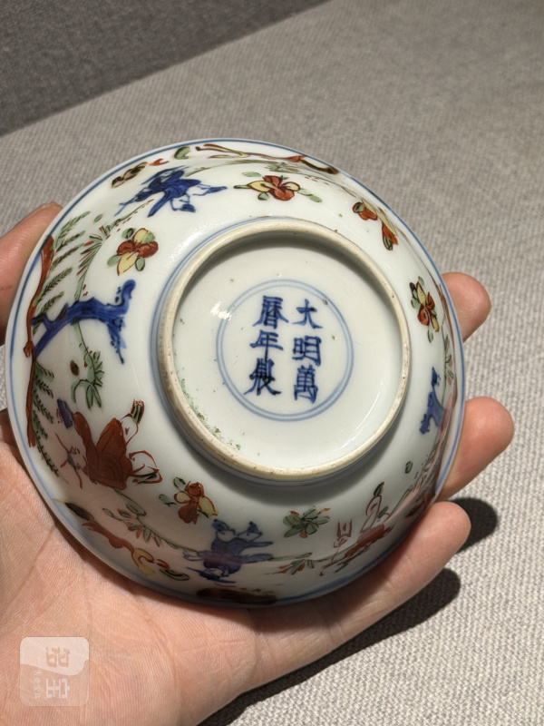 明万历 青花五彩婴戏龙纹小茶盏 - 图11